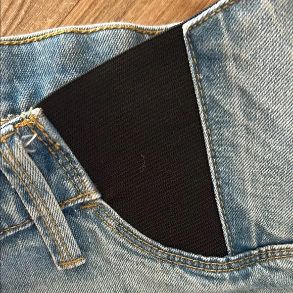 COPY - Black Jean Shorts with Elastic Waistband and Distressed Look - Picture 3 of 4